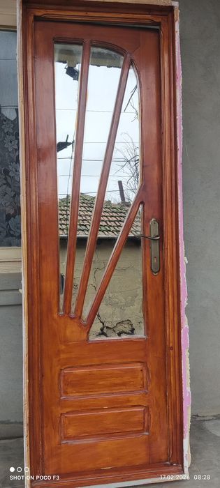 Vind 4 uși.  In stare buna