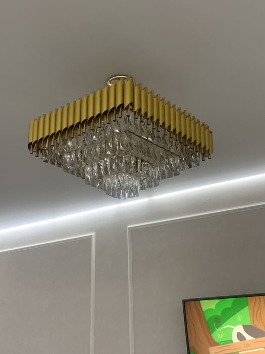 Продам люстру  в гостиную
