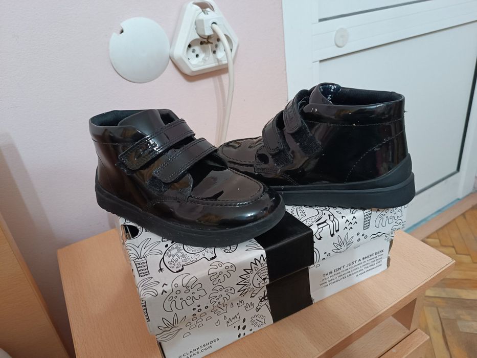 НОВИ  боти Clarks 30  номер