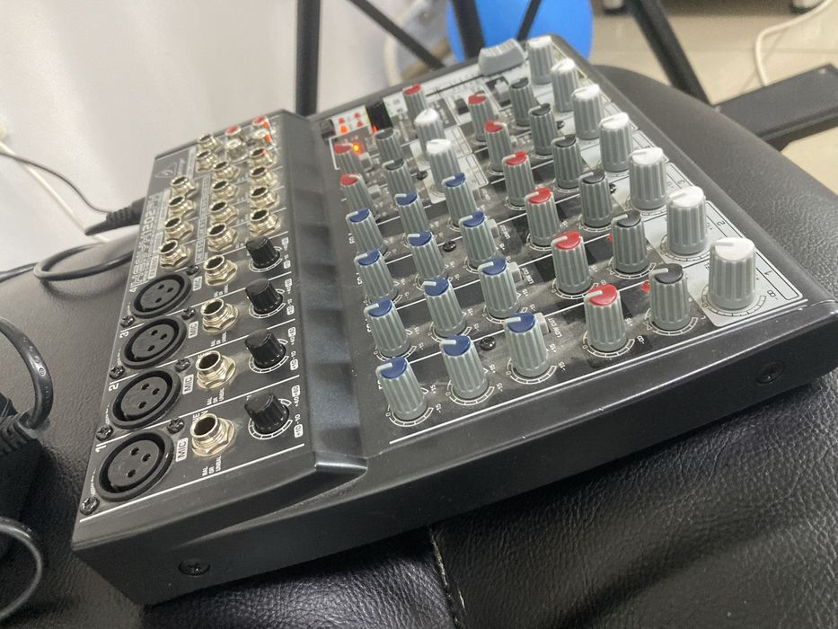 Микшерный пульт Behringer Xenyx 1202FX