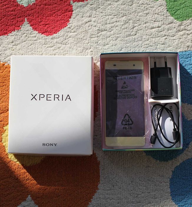 Телефон SONY PERIA XA Lime GOLD, топ състояние!