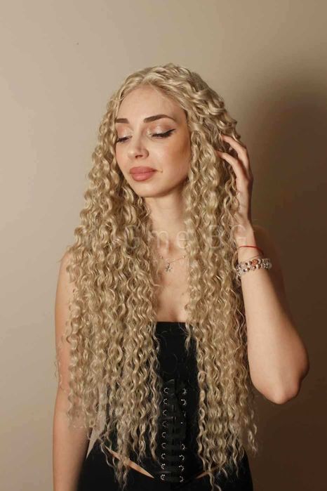 Дълга къдрава тъмноруса лейс фронт перука Луна