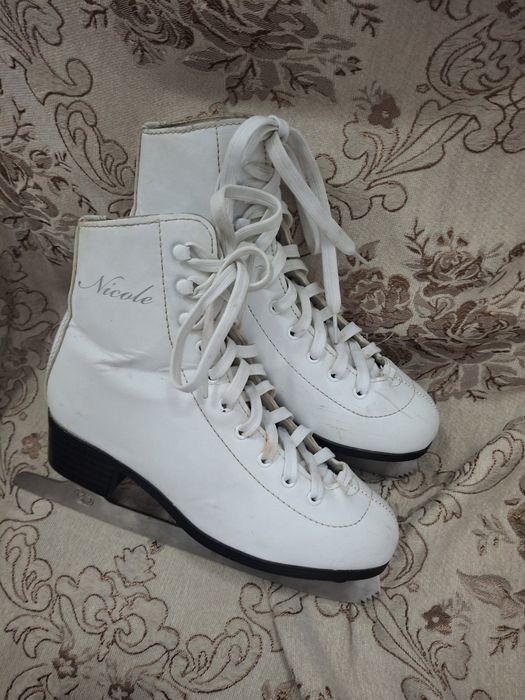 Коньки 36,38 размер