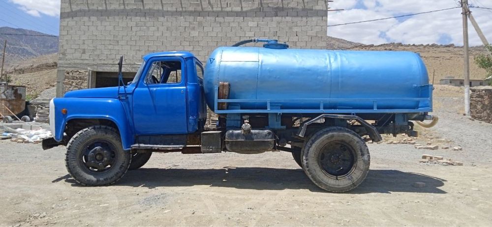 Gaz 53 srochna sotiladi