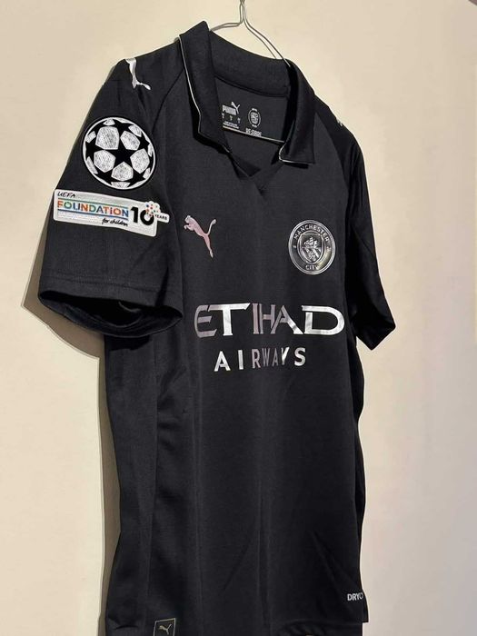 Тениска на Manchester City с Haaland и баджове на Шампионска Лига!