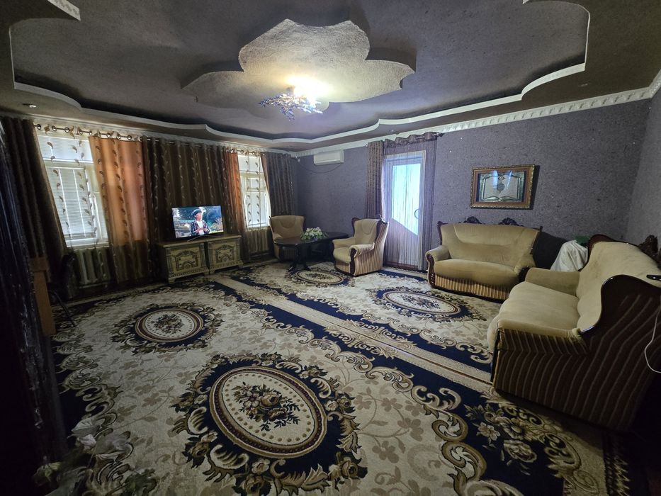 3 xona lik uy sotiladi jumaji oldida