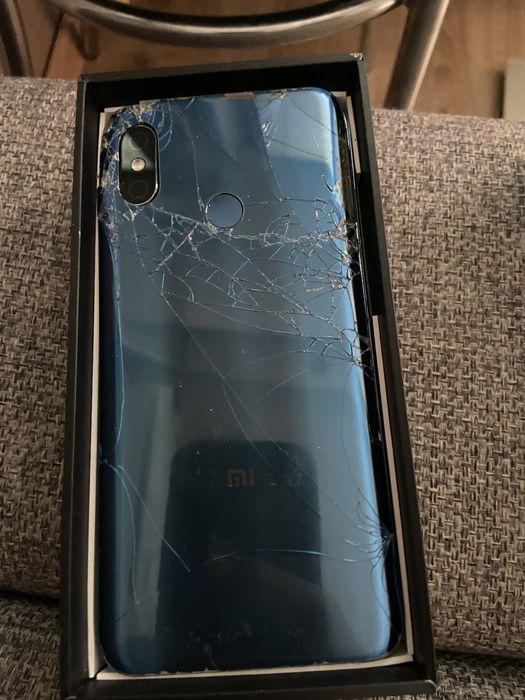 Продам телефон Xiaomi Mi8 на запчасти