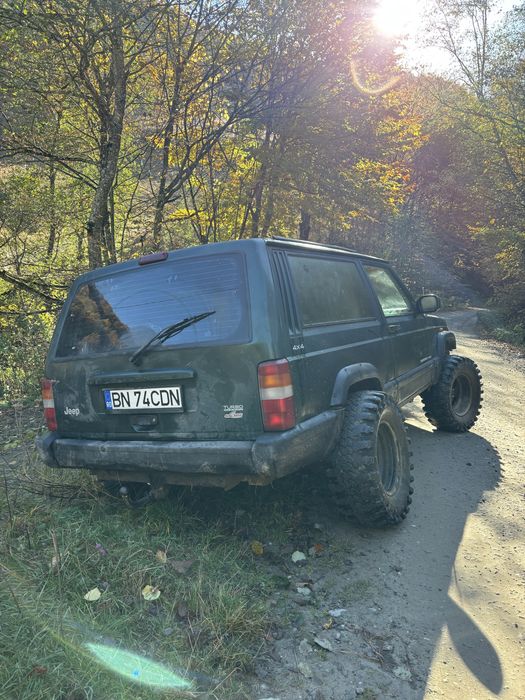 JEEP Cherokee 2000 — imagine 3
