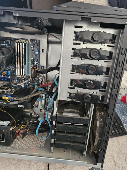 Vand pc in stare buna