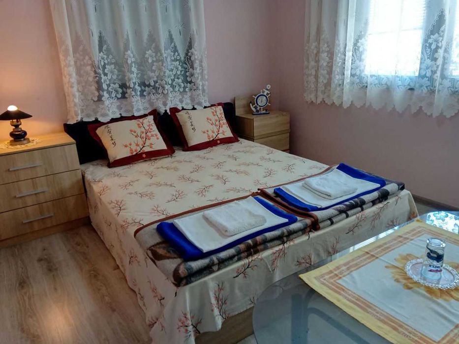 КВАРТИРИ.Черноморец ,къща ''ВАНЕСА''