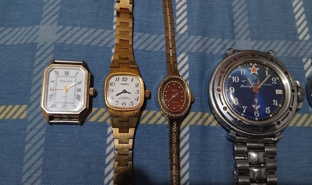 Продам Часы все за 80000тг. Район Бурова