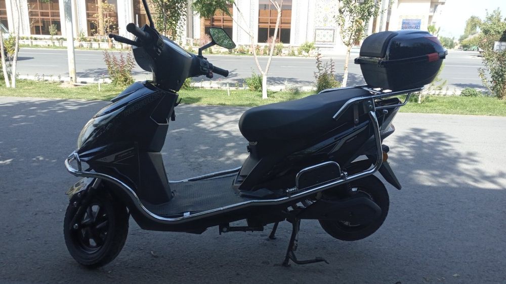 Elektr skutr , moped