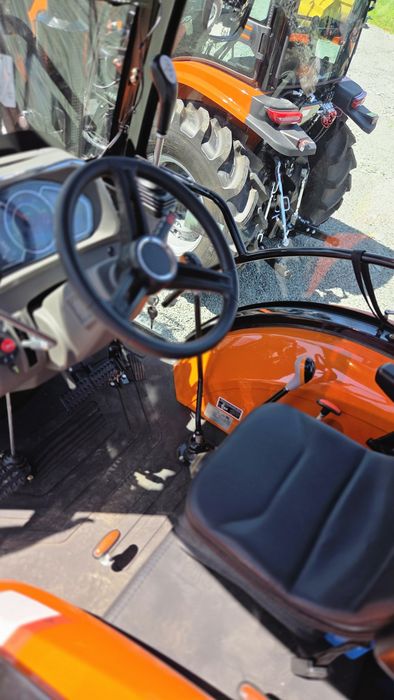 Tractor NOU marca Tavol 70 CP cu incarcator-cupa multifunctionala-Furci Baloti