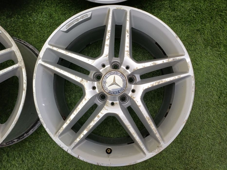 Диски R17 5x112 разноширокие на Mercedes.