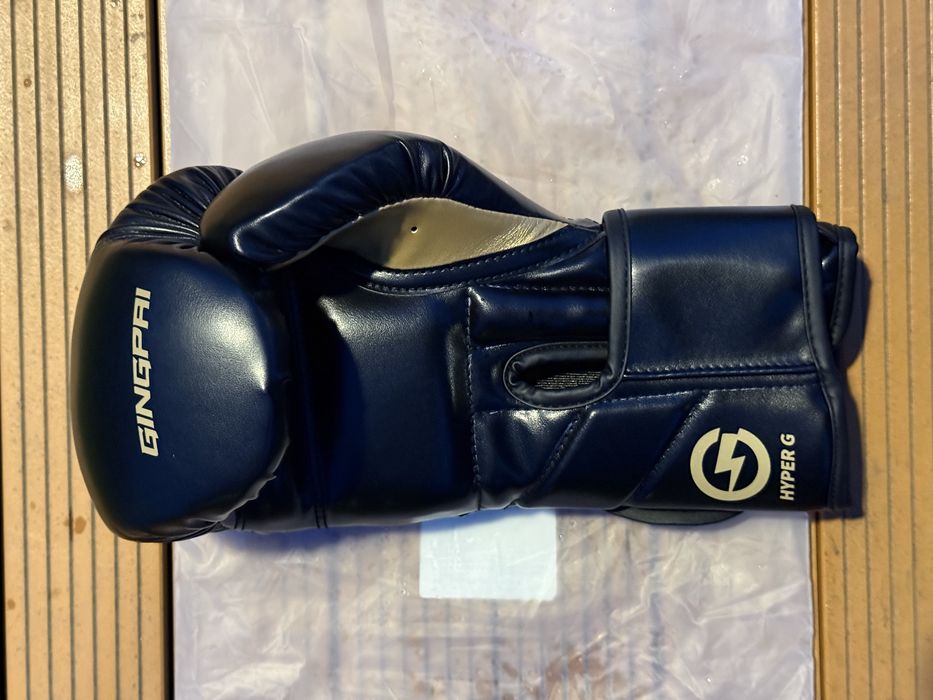 Боксерские перчатки