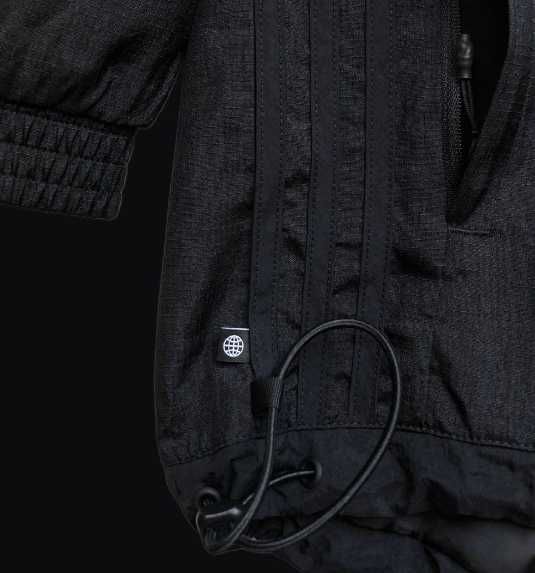 яке Adidas чисто ново