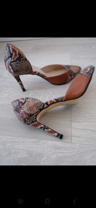 Pantofi cu toc, noi