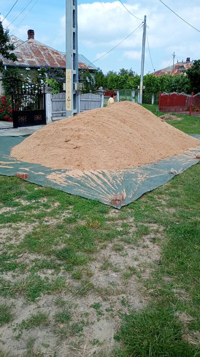 Disponibile pentru dvs, cuburi de lemn masiv de stejar, deșeuri pentru foc , rumeguș de stejar și brichete de rumeguș! calitate superioara!