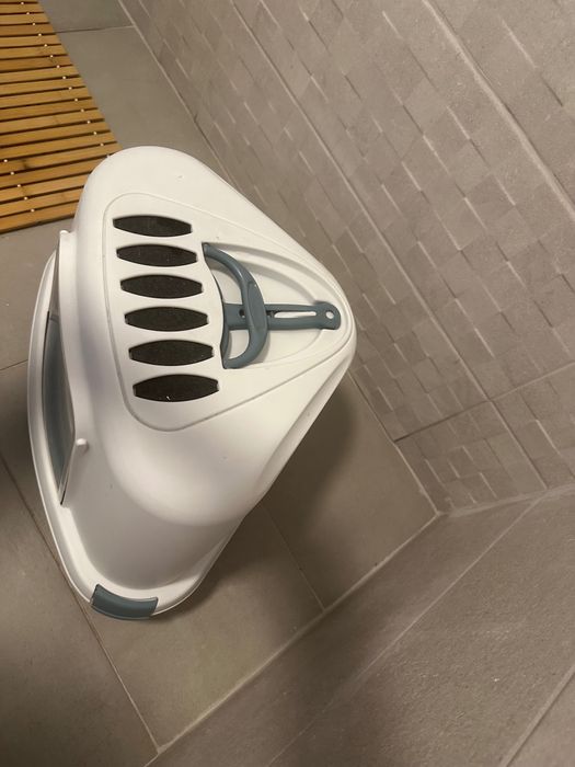 Litiera pisici pt colt