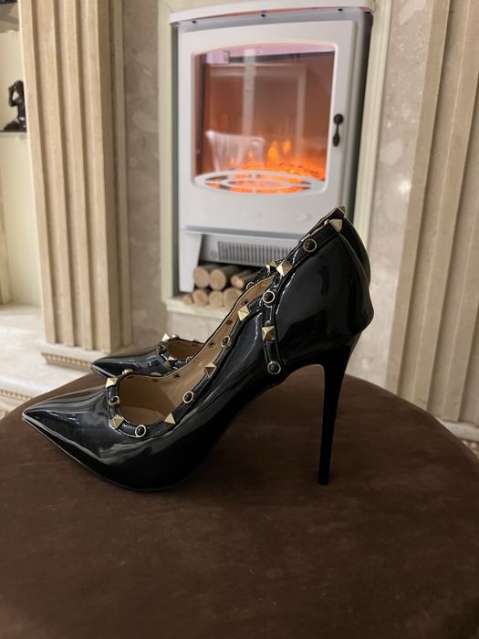 Vand pantofi eleganti cu tinte