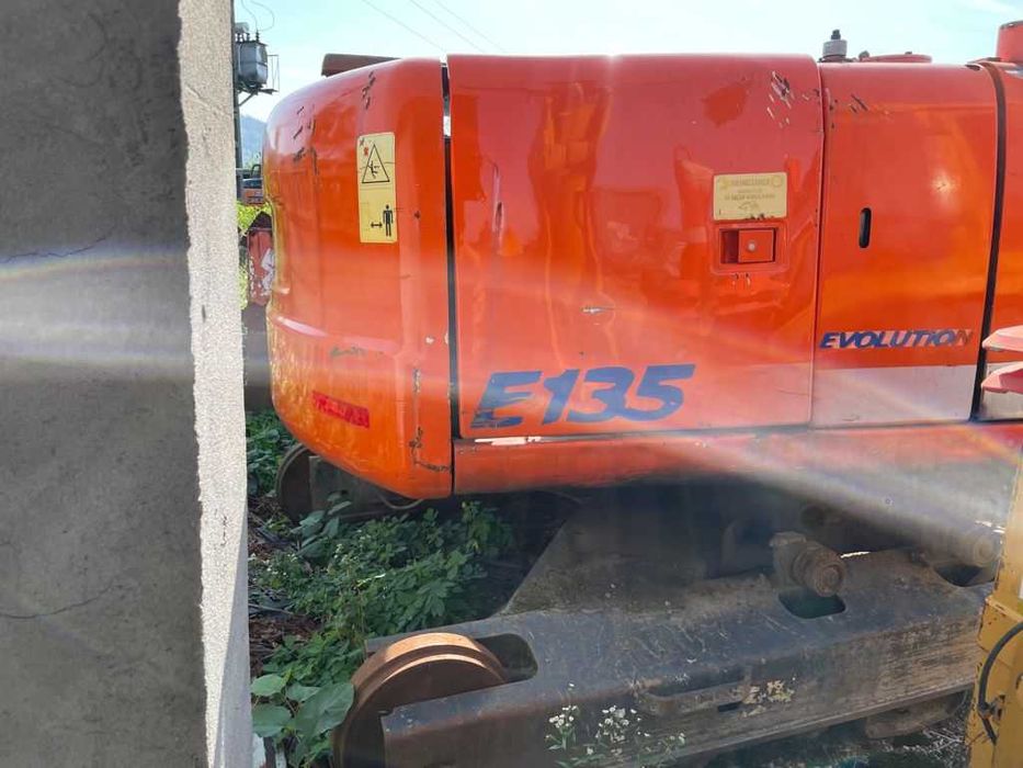 Dezmembrez New Holland E 135 excavator senile