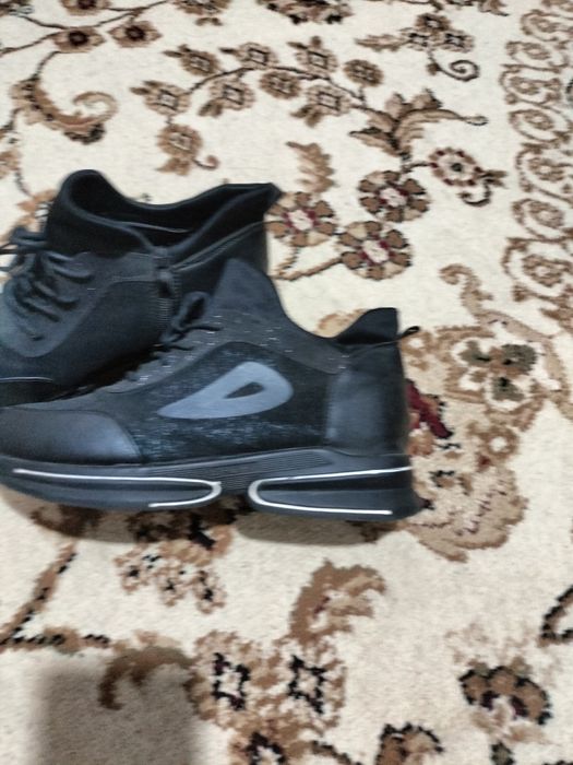 Продам весенние ботинки