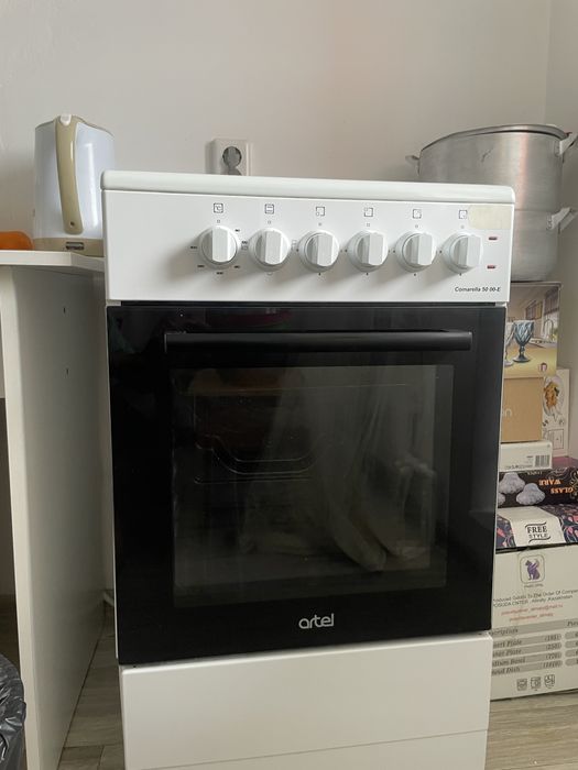Продам электрическую плиту Comarella 50