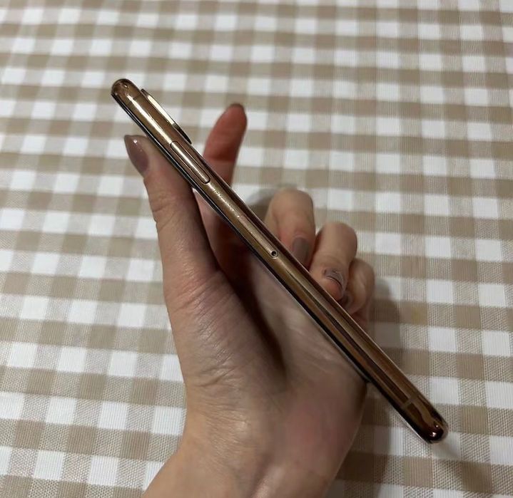 Продам IPhone XS 64GB Gold
