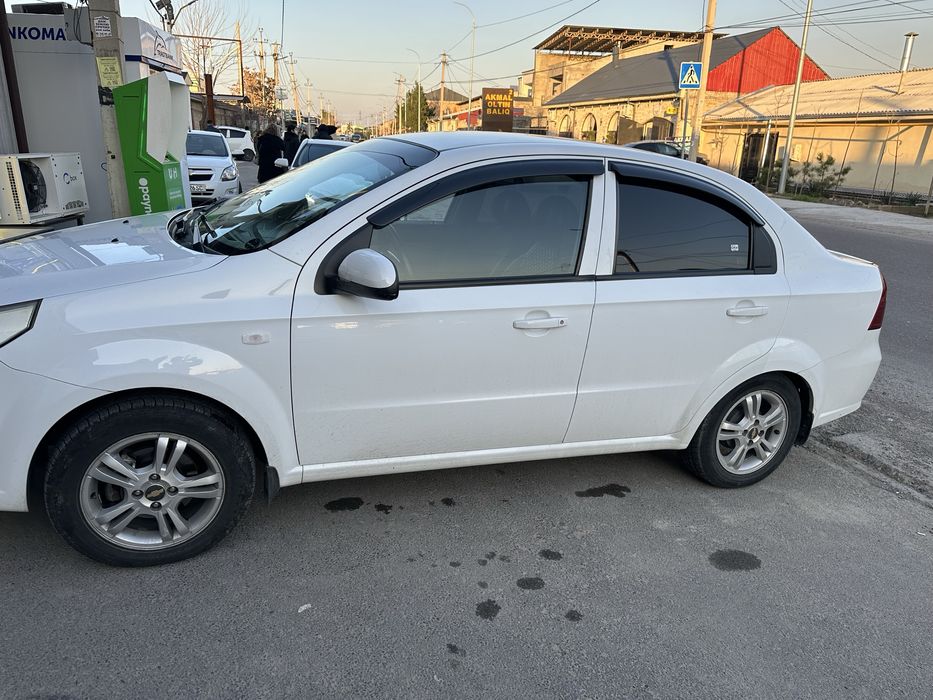 Nexia 3 avtomat sotiladi