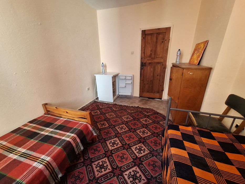 Дава се под наем  в София, Хладилника - 16 кв.м за 204 € - Снимка #1