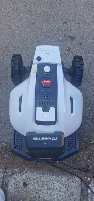 Robot de tuns gazonul Mammotion YUKA (VPVR6X5W) – Ca Nou / Sigilat, GPS RTK, Fără fir perimetral