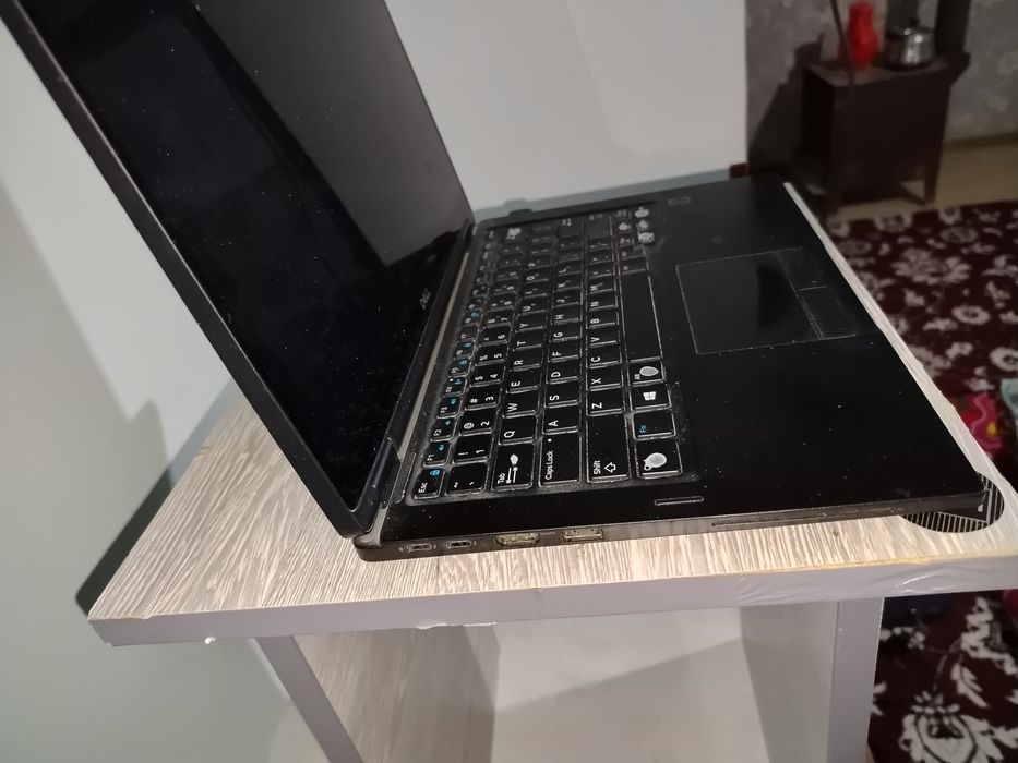 Dell Latidute 2-1 Amerikaniskiy noutbuk