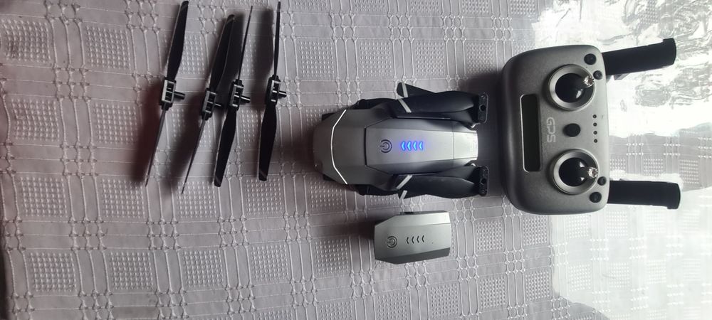 Vand Drona ZLRC Quadcopter