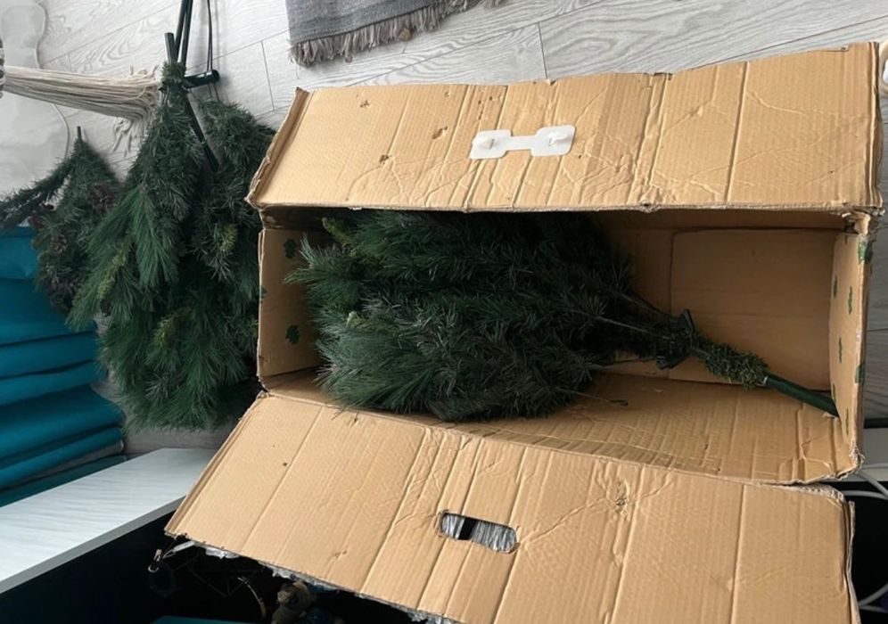 Brad artificial cu conuri 180 cm