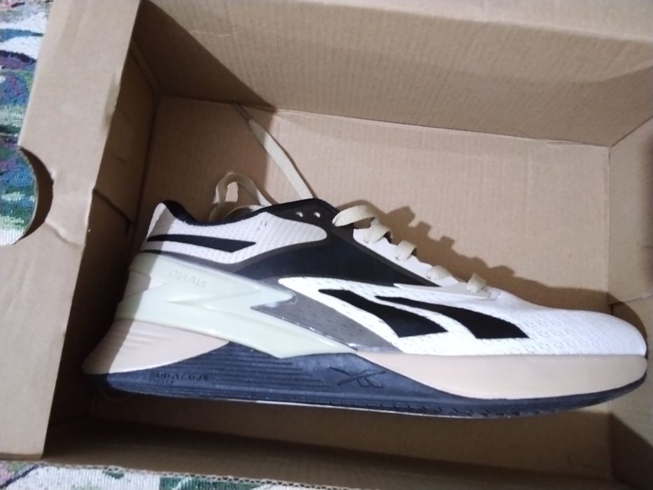 Новые кросовки за