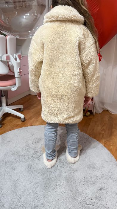 Детско зимно палто. 122 размер. Подхожда 116-128 см. След химическо.