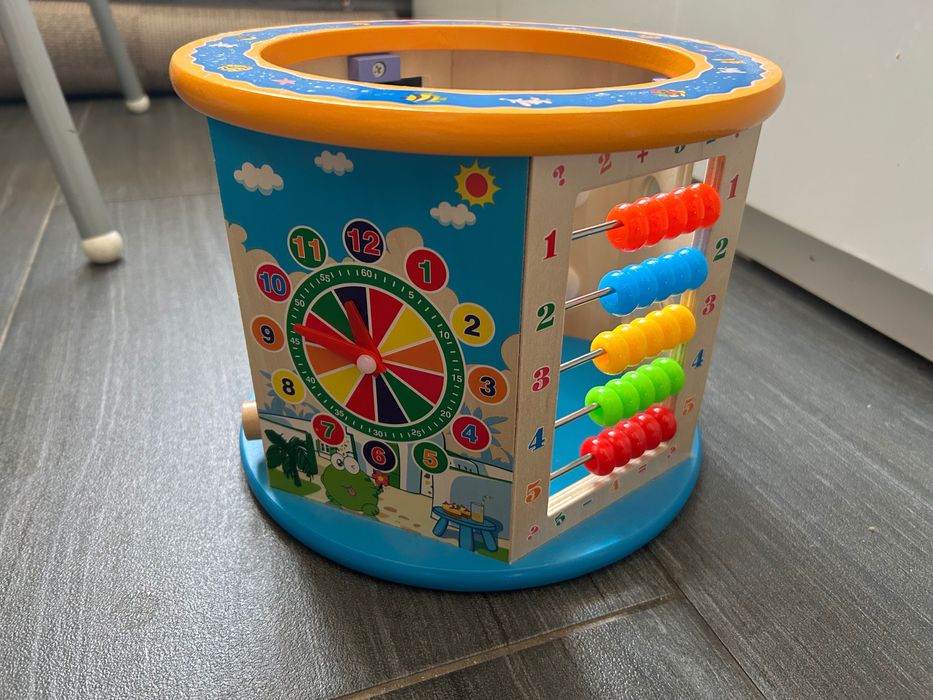 centru de activitati Montessori copii