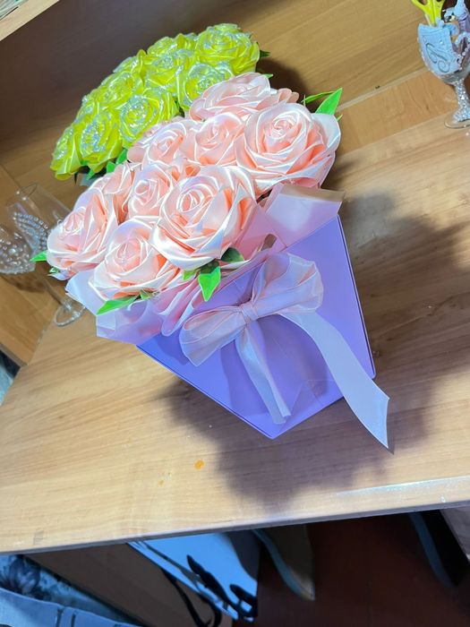 Букеты роз из атласных лент