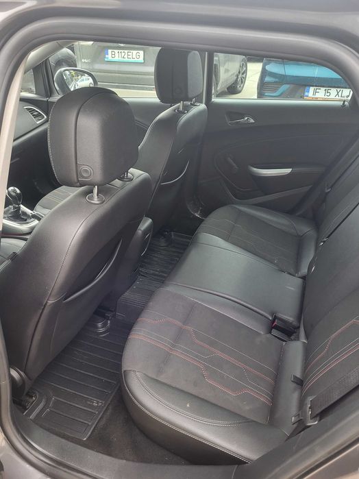 Vând Opel Astra Sports Tourer 2012 2.0Diesel 165cai
