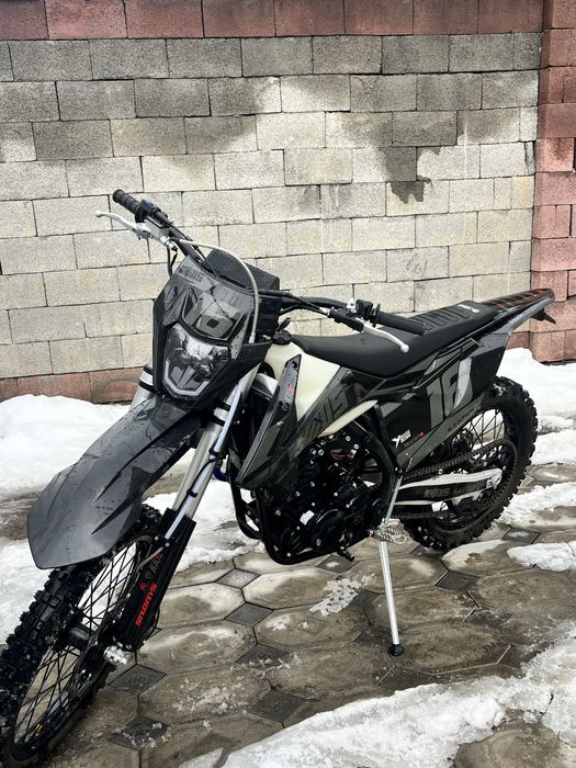 Мотоцикл эндуро 300 кубов