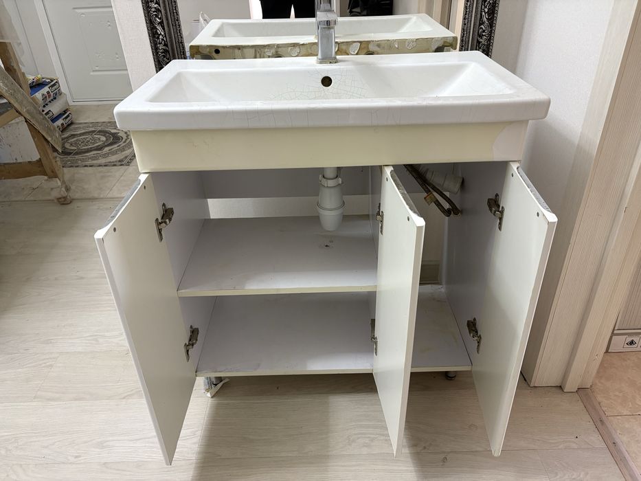 Продам раковину со шкафом