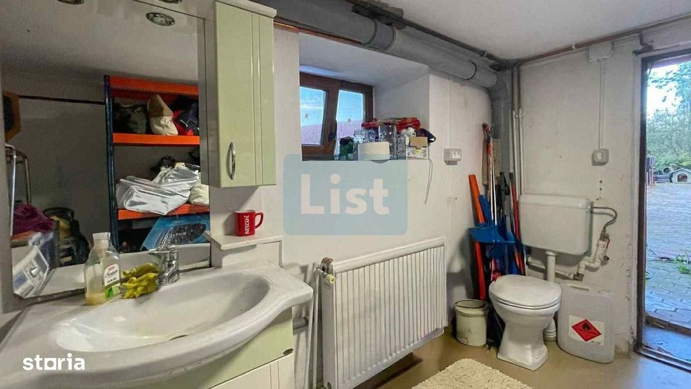 Casa 7 camere, teren 590 mp in Calnic