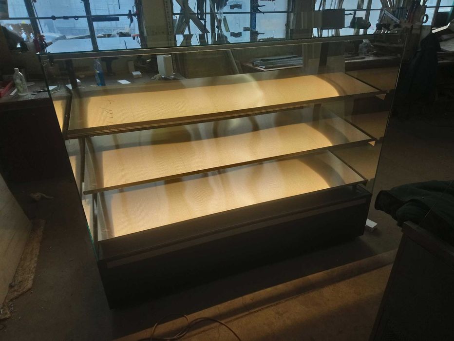 Топли, неутрални и хладилни витрини за закуски и сандвичи - По поръчка