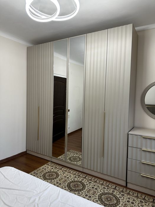 Почти новый спальный гарнитур