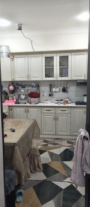 Uy sotladi tolabe t abraskadan Chapga  srochna  garit