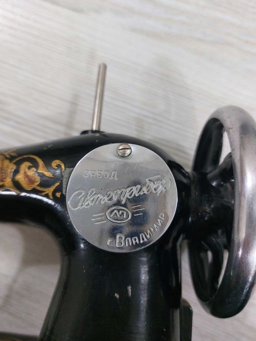 Мини швейная машинка СССР в футляре Винтаж