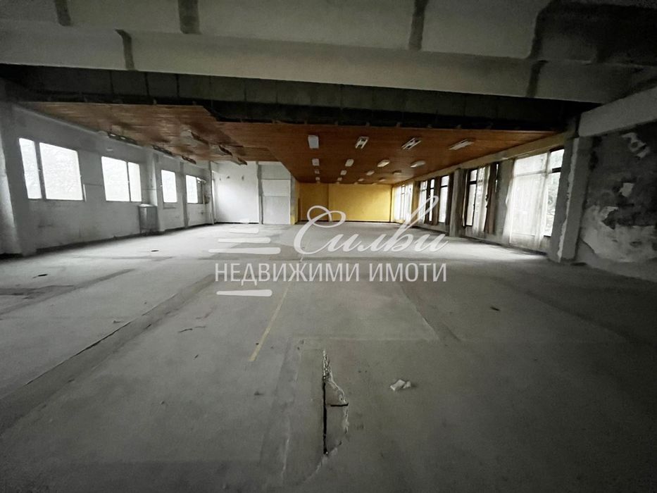 Дава се под наем Склад в Шумен, Промишлена зона - 504 кв.м за 1234.2 € - Снимка #1