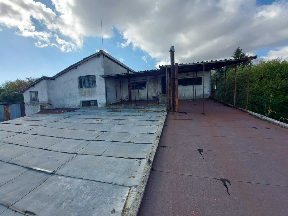 Продава се Промишлена сграда в с. Момино, Област Търговище - 570 кв.м за 188 €/кв.м - Снимка #1