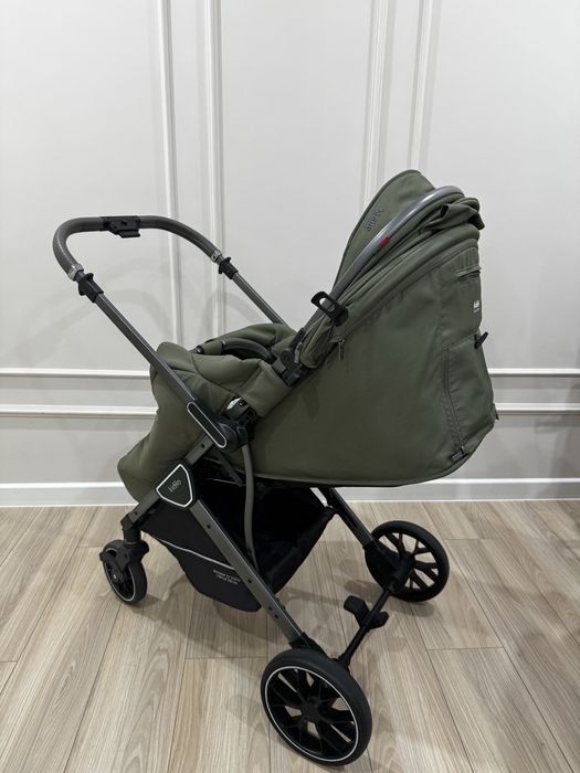 Детская коляска для ребенка