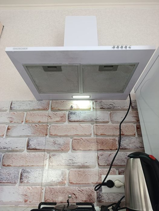 Продам вытяжку кухонную